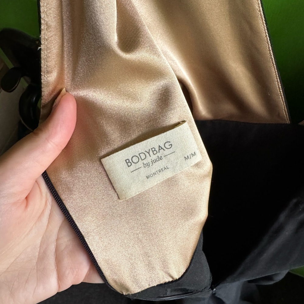 Canadian-made designer elegant deep v dress 💅🏻🦇🥂🖤 NEVER WORN